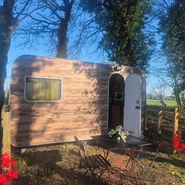 La petite caravane de Vallye, hotell i Maxent