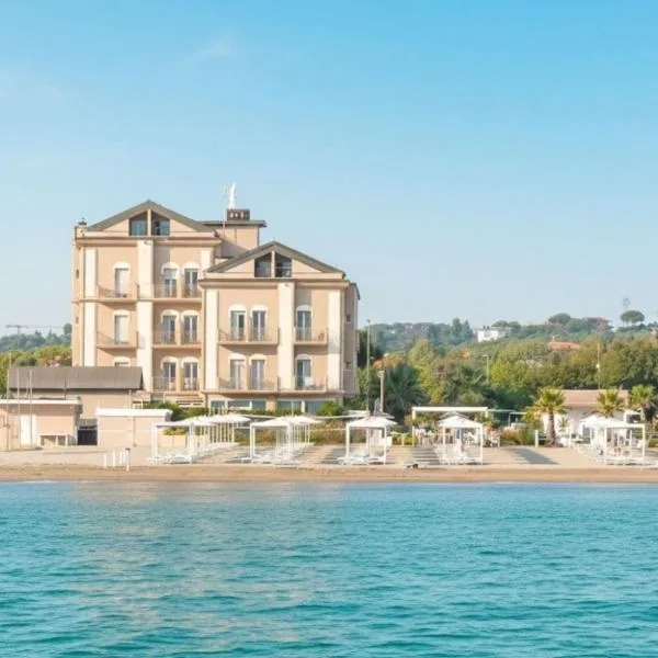 Hotel Liberty Beach - Parking & Beach, Hotel in Riccione
