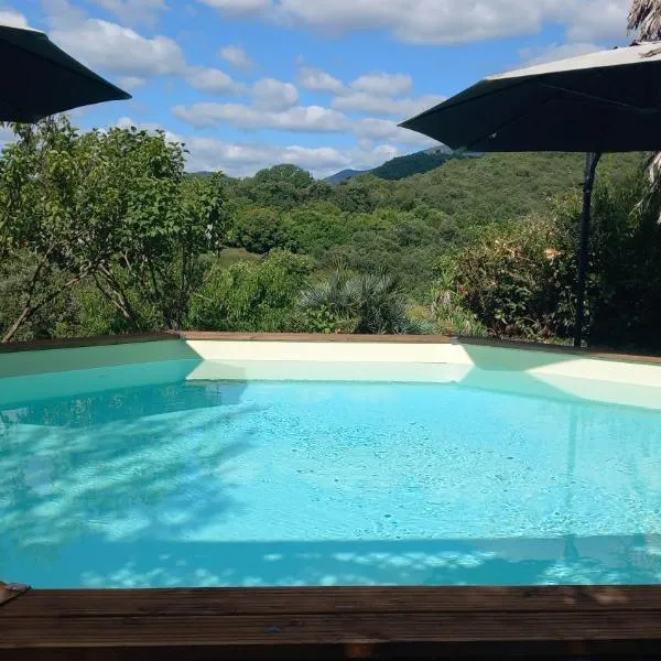 La Libellule, piscine, climatisation, wifi, vue ,jardin ,parking, hotel sa Le Vigan