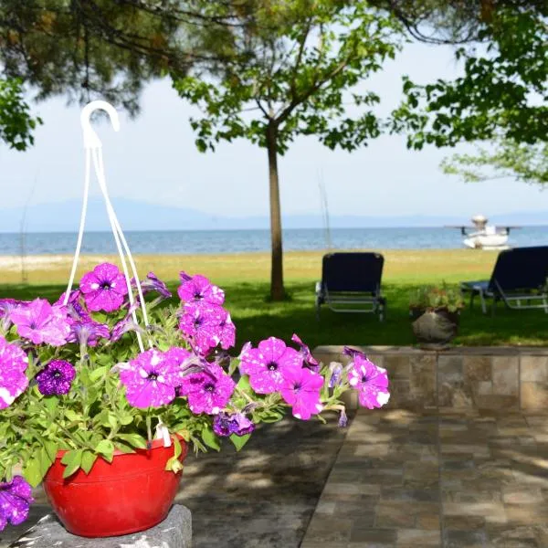 Studios Avra, hotel in Skala Rachoniou