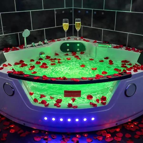 Jacuzzi privé, terrasse, Roubaix, hotel in Roubaix