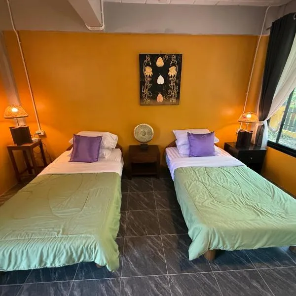 Golden Mango House, Hotel in Sam Roi Yot