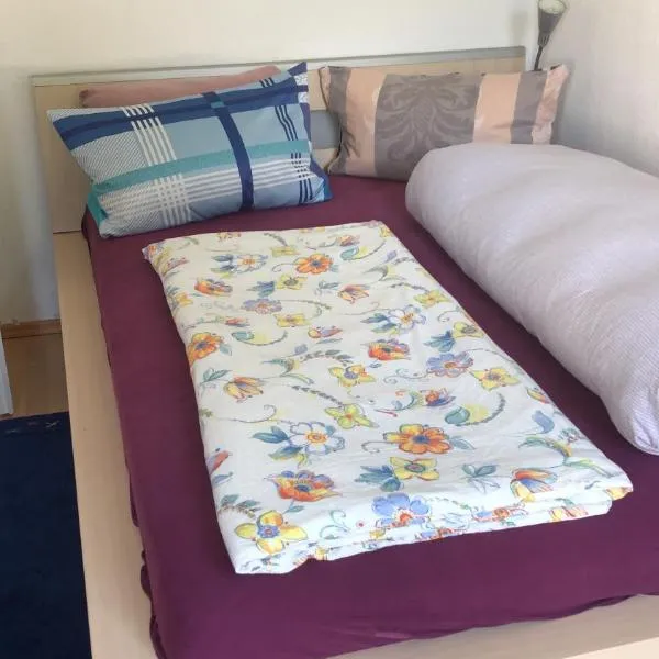 Doppelzimmer mit Terrasse zum Garten, ruhig, Weinbergsblick, zusätzliches Kinderzimmer anbei möglich, ξενοδοχείο σε Winningen