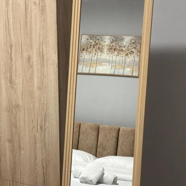 Golden Apartment 2, hotel in Kamëz