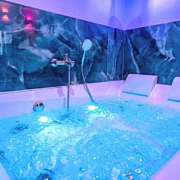 LE 21 - Suite LUXE - JACUZZI Privatif & Vue Rhône, hotell Viennes