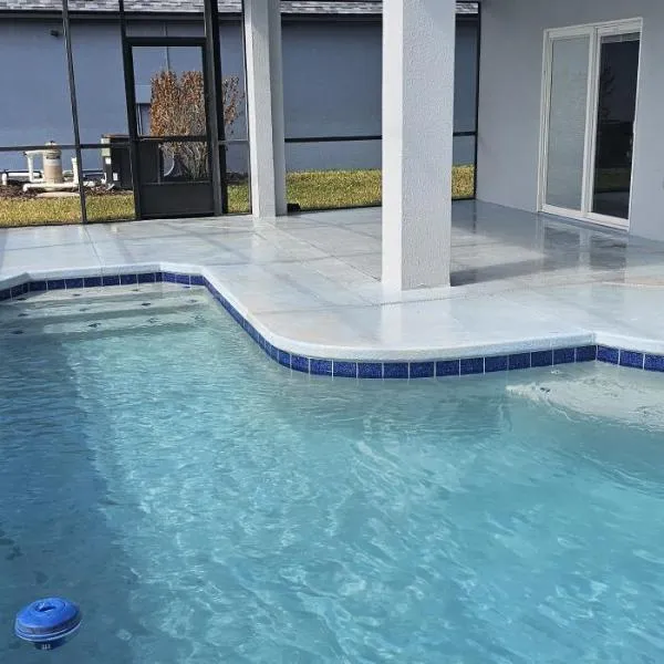Luxurious 4 Bedroom Home with Pool near Disney, hotel in Davenport