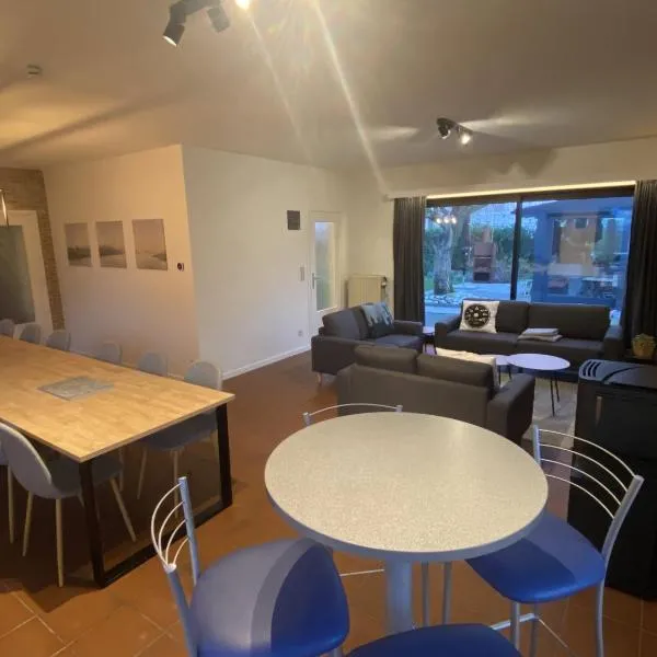 Ganzendrieshoeve - 3 Bedroom, 2 Bathroom Holiday Home with Large Garden, hotell sihtkohas Rumst