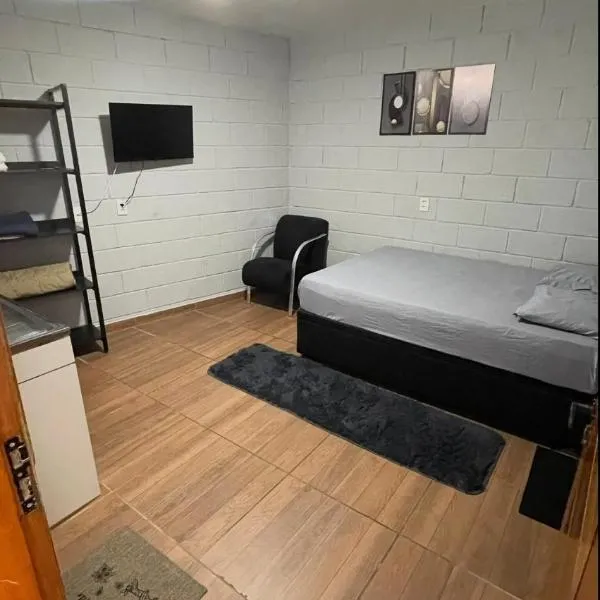 Quarto Para Dormir Próximo do Aeroporto Gru POUSO RÁPIDO: Guarulhos'ta bir otel