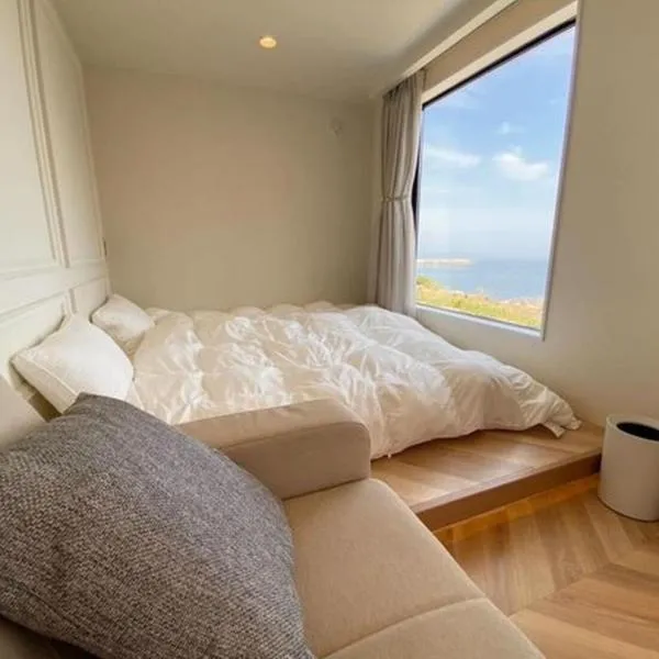 ReTreat佐渡風島 グランピング- Self Check-In Only, viešbutis mieste Sado