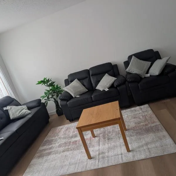 Saskatoon में, होटल Brand New Affordable 3 Bedroom Suite