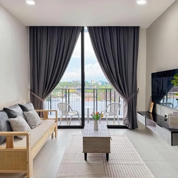 The Podium-3R2B-Free 2 Parking-12 Pax-D363A、クチンのホテル