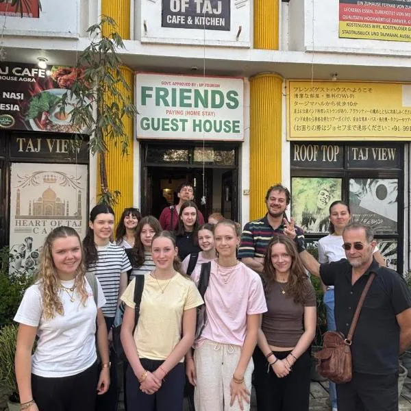 Friends Guest House & Hostel- near TAJ MAHAL, hotel di Agra