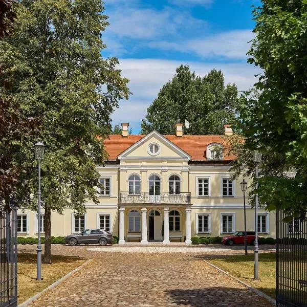 Hotel Sobienie Królewskie，Sobienie Szlacheckie的飯店