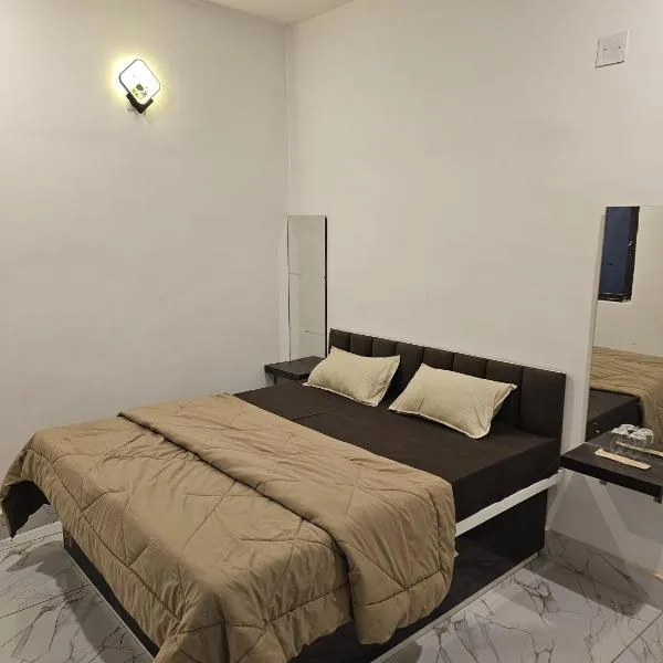 SHARDA PALACE Deoghar, хотел в Диогар