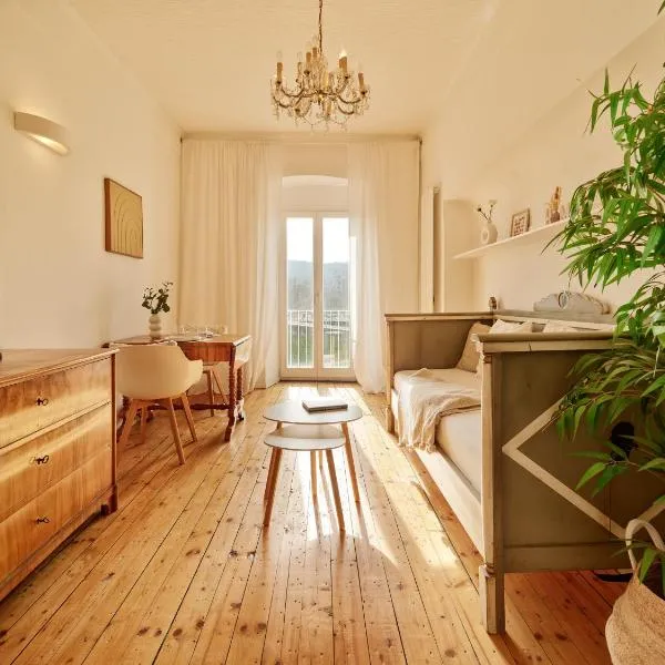 BG Living & Hosting - Moselufer Apartments Lieser - Direkt an der Mosel - Flussblick - Balkon - Parkplatz, hotel en Lieser