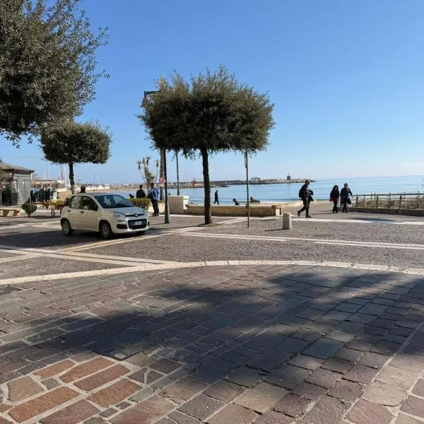 Belvedere Lacinio Luxury Guest House، فندق في كروتوني