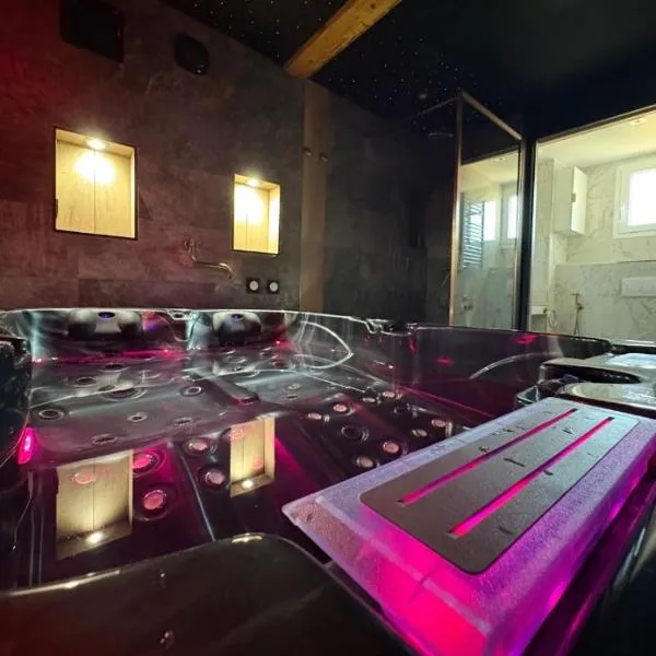 dark love suite avec Jacuzzi Privatif, hôtel à Martigues