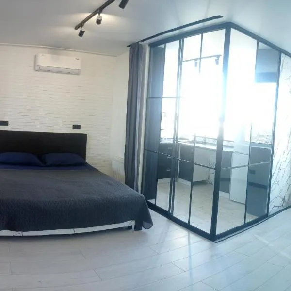 Стильна квартира з домашнім кінозалом - проектор та об'ємний звук, кухня з панорамним видом, hotel v Kyjeve