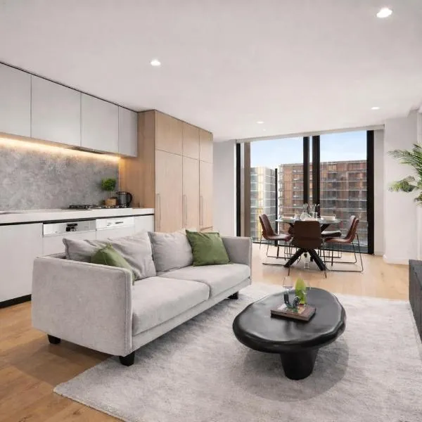 Luxury City View Apartment with Pool Gym & Parking, khách sạn ở Melbourne