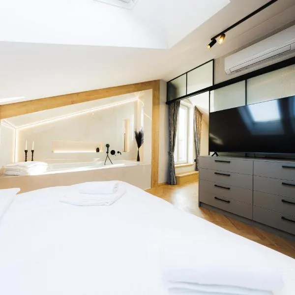 StayPrime Apartments 2, historic centrum, panorama, free wifi, jacuzzi, parking, hotel in Banská Bystrica