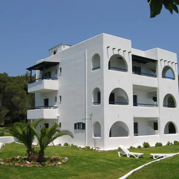 Maistrali Studios Skiathos, отель в городе Кукунариес