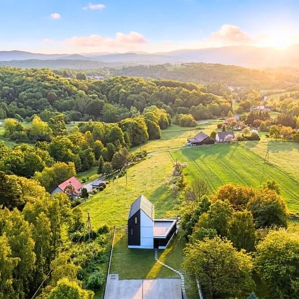 The East House ONE, Hotel in Łapanów