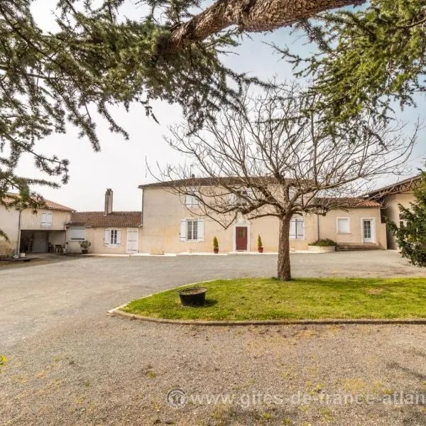 Chambre d'hôtes 17G7204, готель у місті Chérac