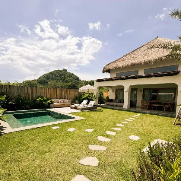 Irama Surf Villas - Private Pool Villas at Yoyos, hotel em Sekongkang