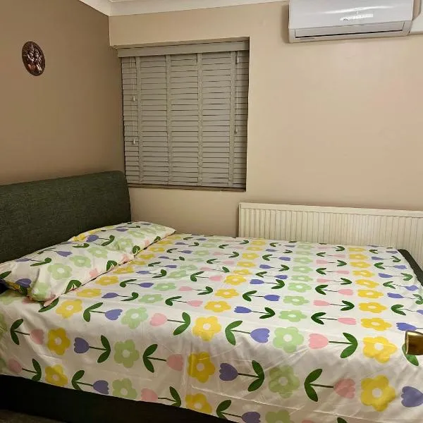 Comfy En-suite room, hotell i Gloucester