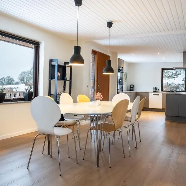 Country View Village House near Lake 6 persons、Østbirkのホテル