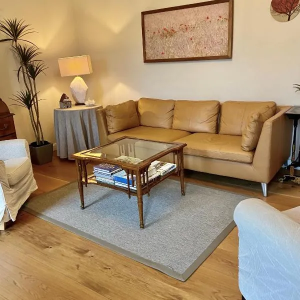 Steyr Mitte 2 Schlafzimmer Apartment ruhig mit Carport und Garten, hotel v destinaci Steyr