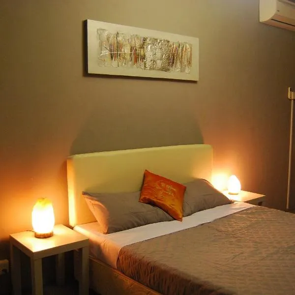 Borneo Sweet Guesthouse, hotel di Kuching