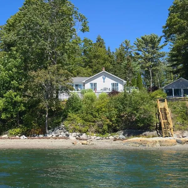 Lucky Stone Retreat - private beach & Acadia view, Hotel in Sullivan