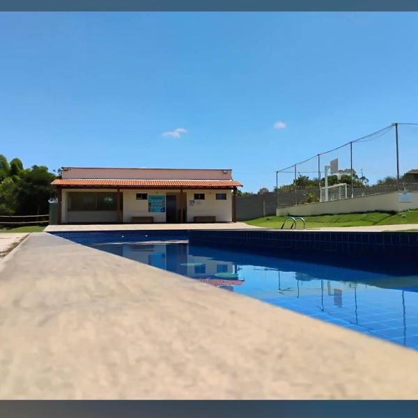 Casa 2 qts em condomínio, 15 min do Moto GP