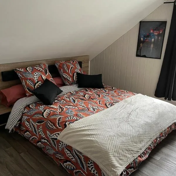 Logement indépendant à la campagne proche du Pôle européen du Cheval et Circuit des 24h du Mans, hotel en Courceboeufs