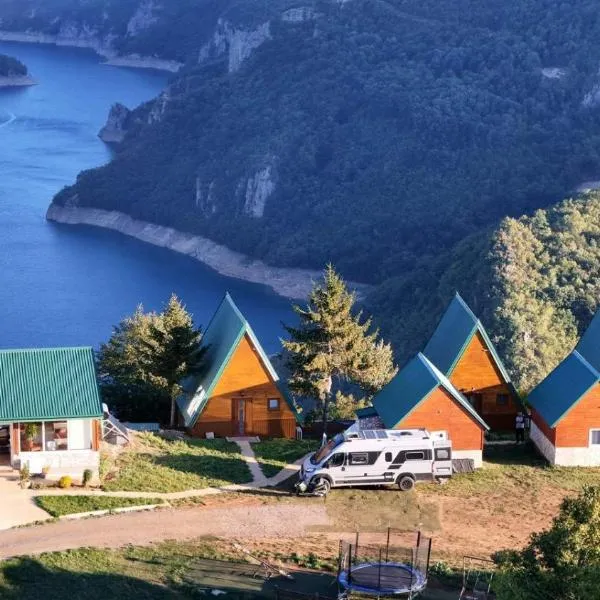 Rural Resort Tron Gold โรงแรมในปลูชิเน