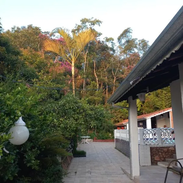 chalé Jasmim -Casa na mata, hotel di Guararema