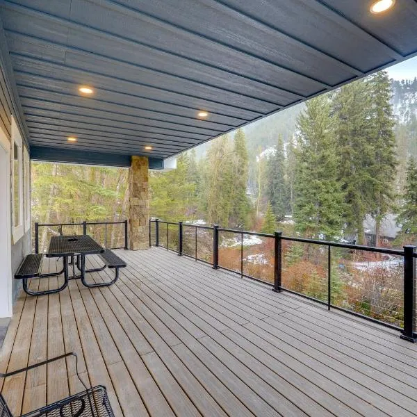 Mountain Retreat By the River: Star Valley Getaway, hotel en Afton