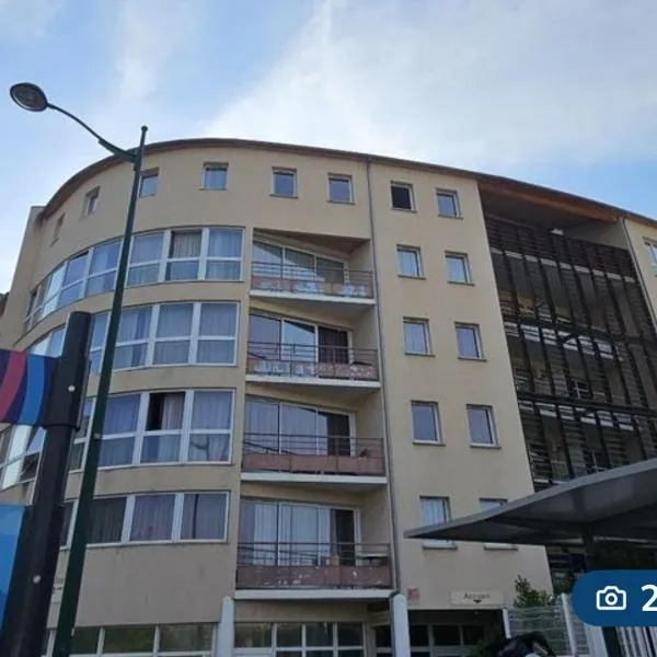 Escapade Lourdes Appart 2 pers - 100m Gare Wifi, hotel i Lourdes