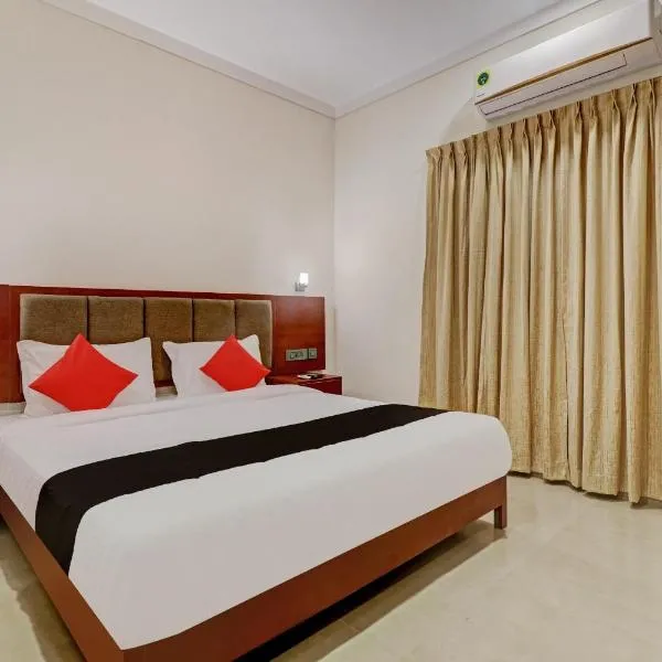 Super Townhouse Kizhakkambalam Tourist Home, hotel v destinaci Kóčin