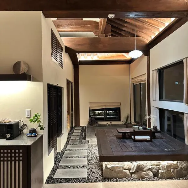 Stay Musso - Traditional Hanok with Private Jacuzzi, Hotel in Jeonju
