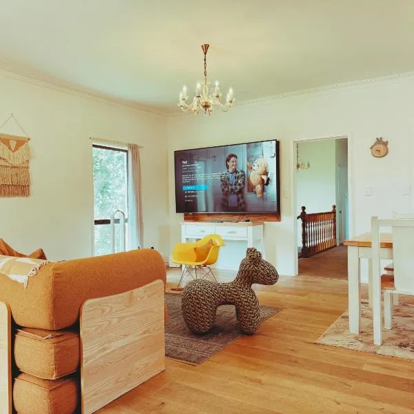 Redwoods Lodge - 6BR & 6BA - Large Groups - Free Parking, hotel in Rotorua