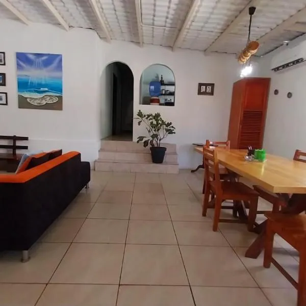 Genovesa Family home, hotel i Puerto Ayora