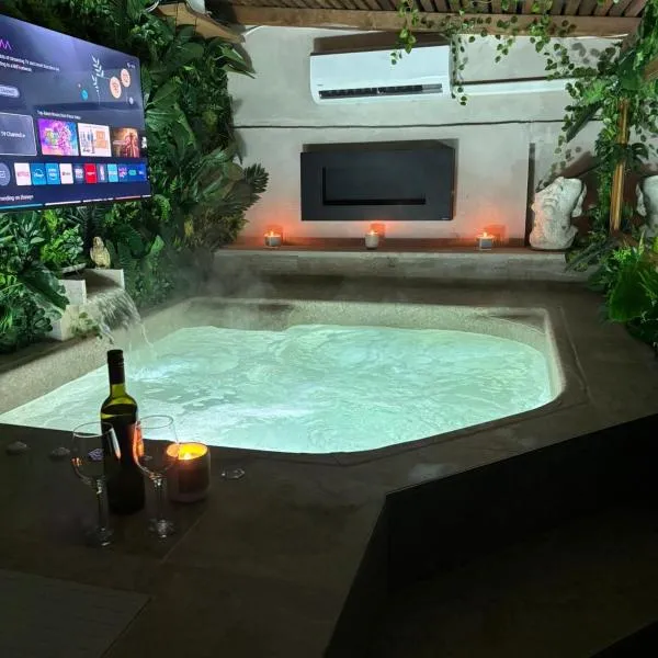 Studio Nessa with a private jacuzzi, khách sạn ở Đảo Krk
