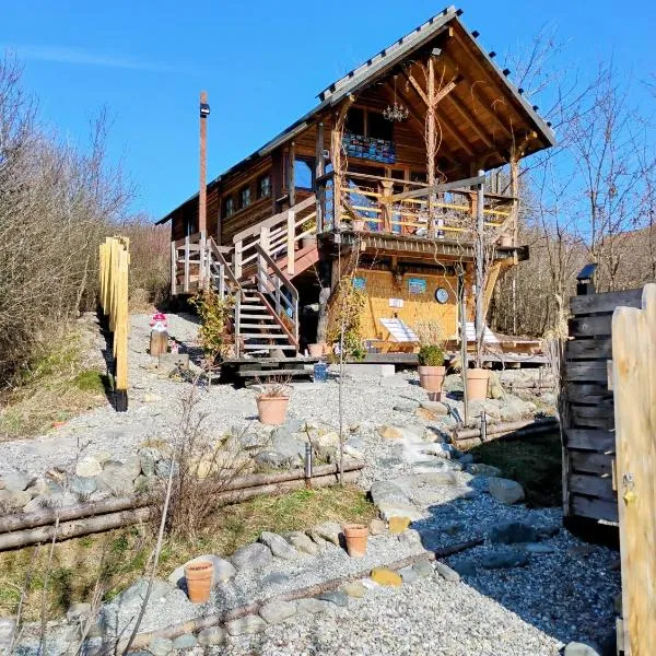 479 Tiny House, Domeniul von Agodt, ξενοδοχείο σε Bradu