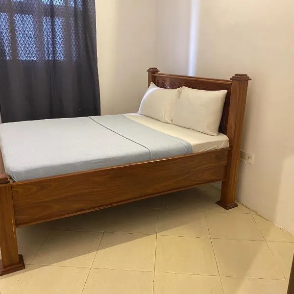 Hello Rafiki Hotel - Kelele Square, hotel sa Ngambo