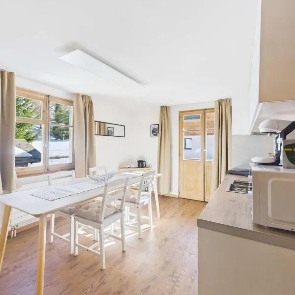 Family Apartment near Zermatt with Stunning Views, hotel di Randa