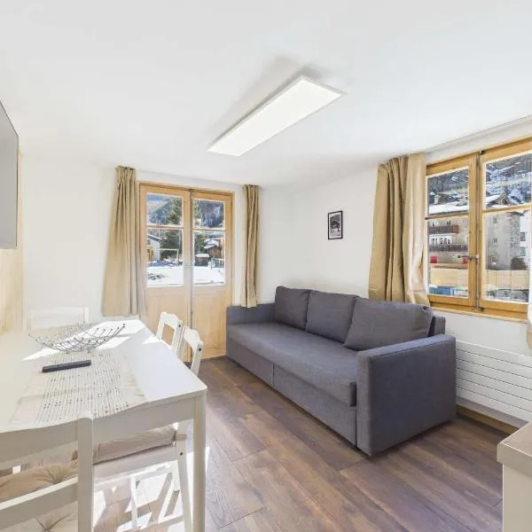 Spacious Alpine Family Apartment near Zermatt，蘭達的飯店