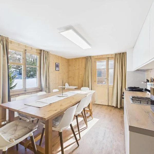 Family-Friendly Apartment for 8 near Zermatt, hotel i Randa