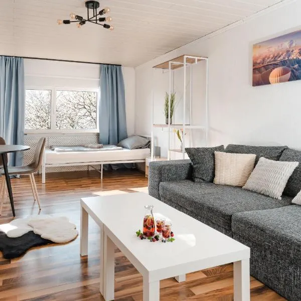 Großes Familien oder Monteurappartement, 5 Betten in 3 Zimmer, Prime Video inklusive, Balkon, Waschmaschine, Spülmaschine, מלון בהיילברון
